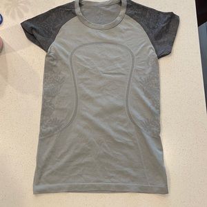 Lululemon 8 swiftly tech grey T shirt